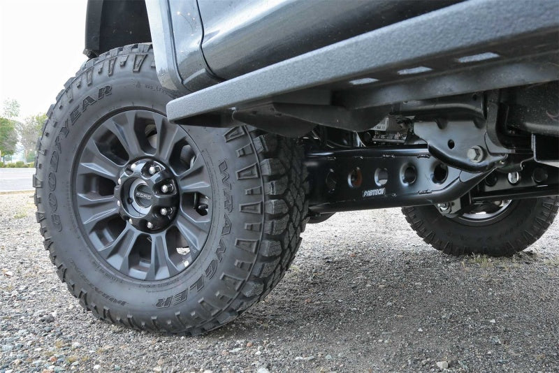 Fabtech 05-20 Ford F250/350 &amp; 08-20 Ford F450/550 4WD 4/6/8in Lift Radius Arm System
